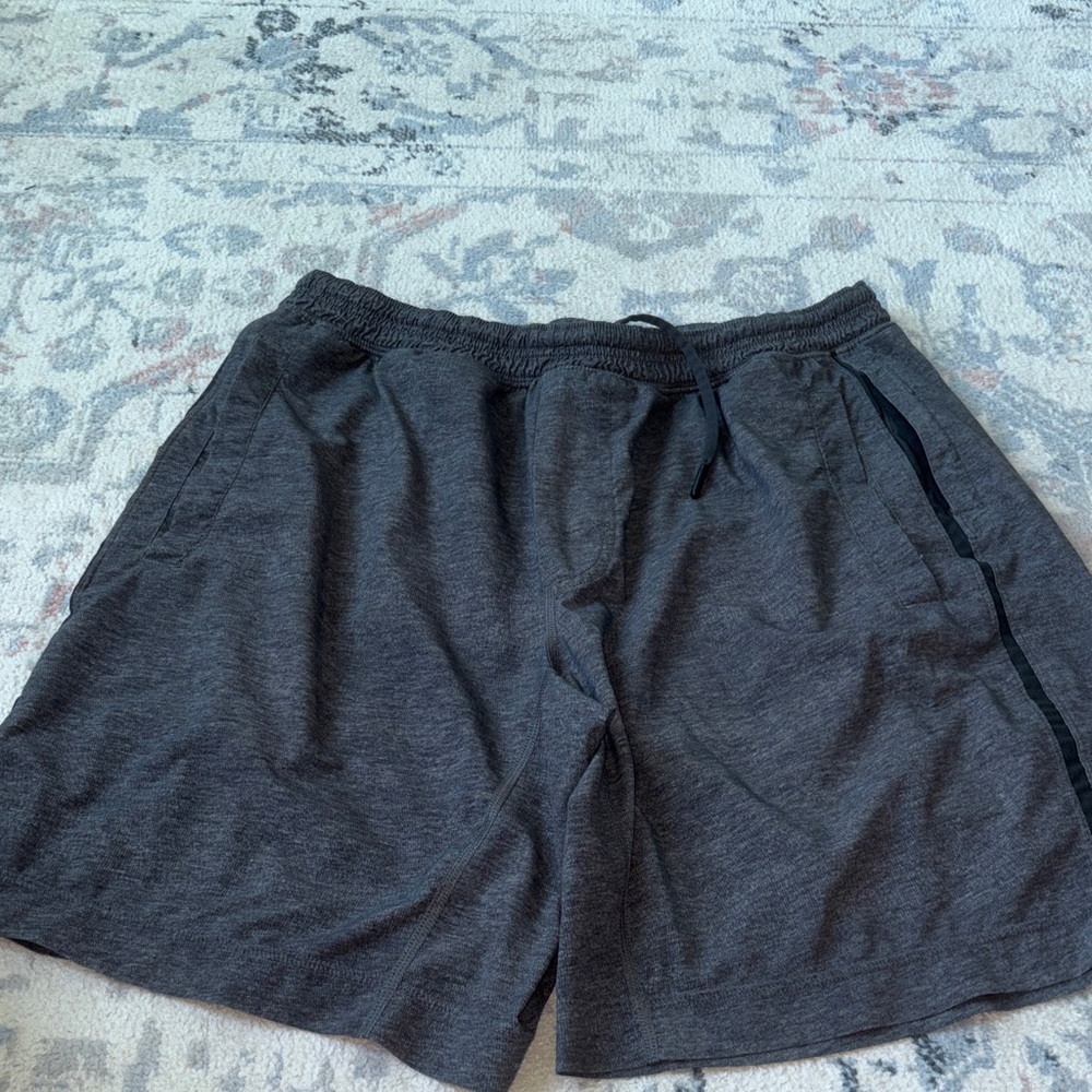 Lululemon men’s athletic shorts xl